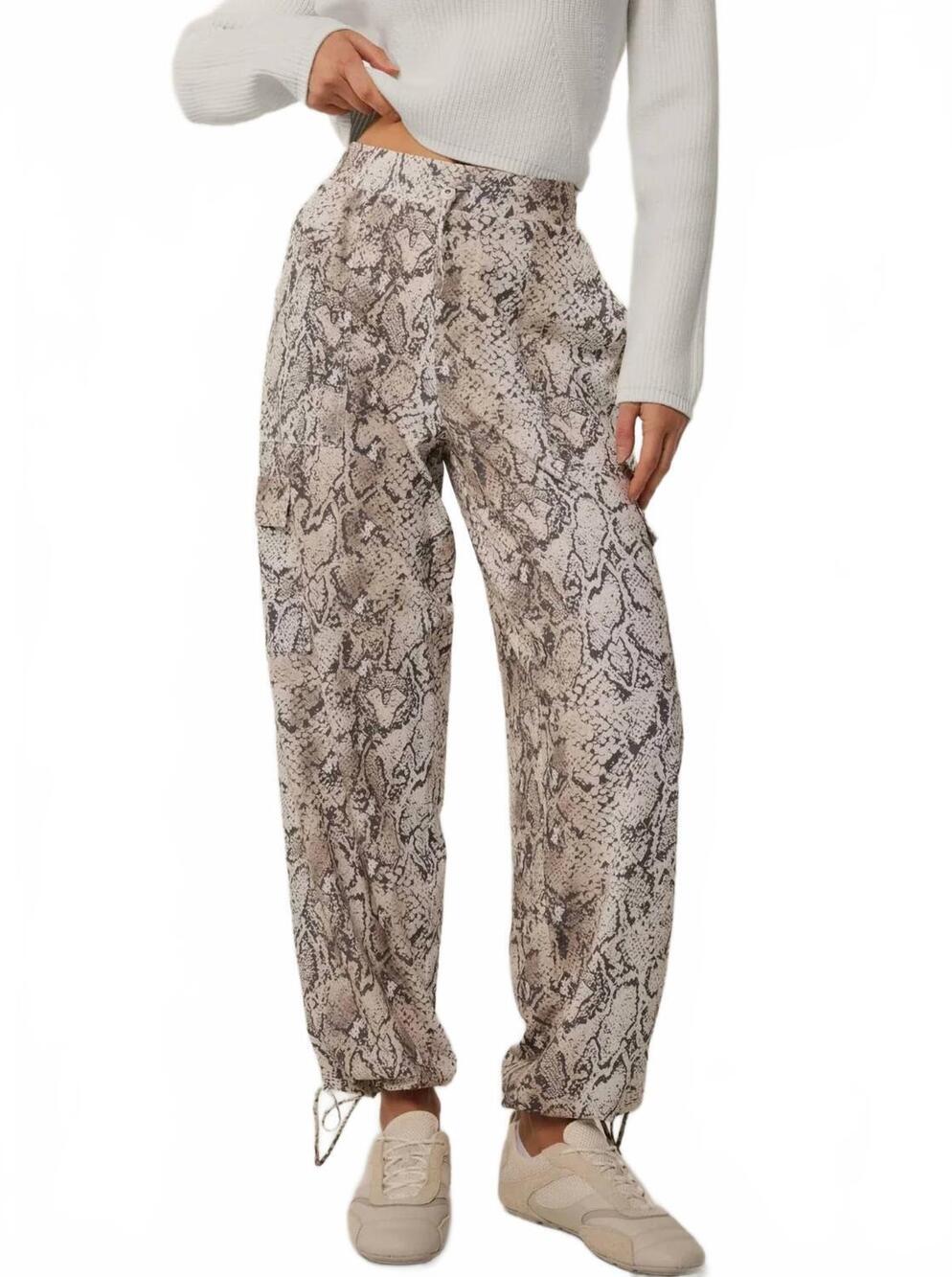 NEW GREYSON CLOTHIERS wolf scales ashe cargo pants in sand multi